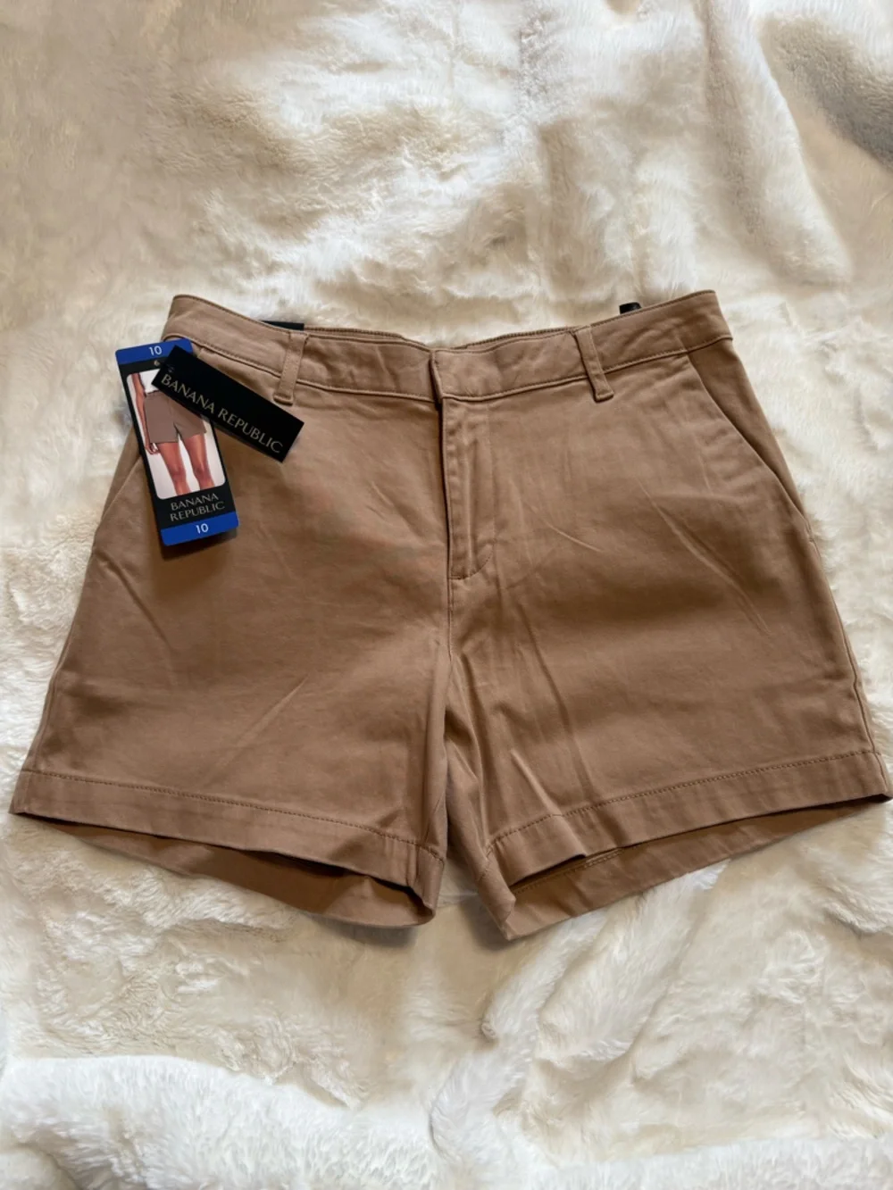 NWT Banana Republic Women’s Chino Shorts in Tan - Picture 2 of 8